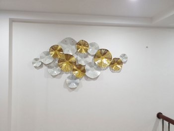 Phòng khách chung cư nên chọn tranh trang trí nội thất thể loại gì?