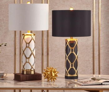 Đèn bàn nhập khẩu trang trí nội thất DNAA 069