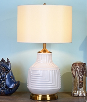 Đèn bàn nhập khẩu trang trí DNAA 074